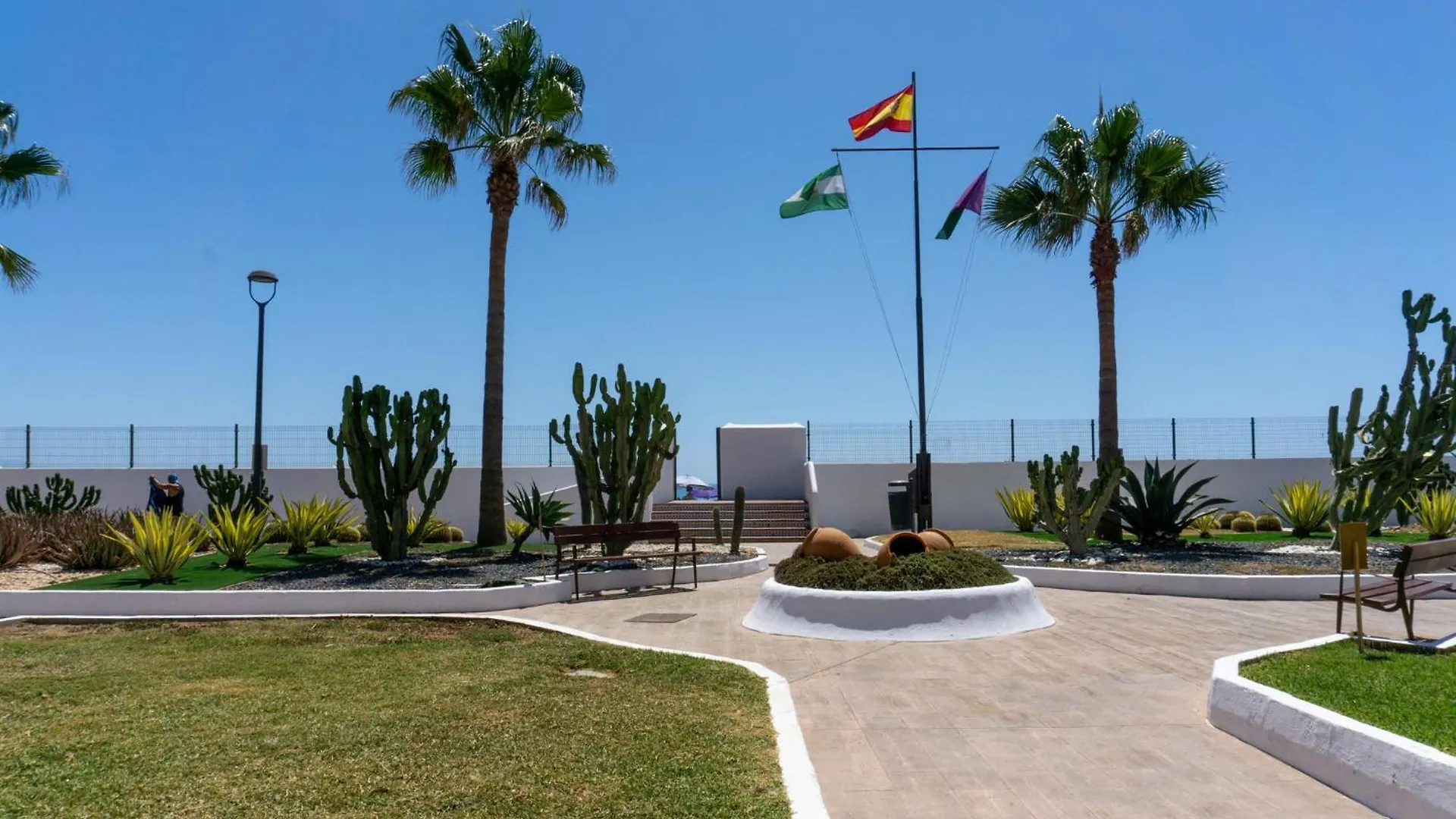 Chalet En Primera Linea De Playa Apartment Malaga